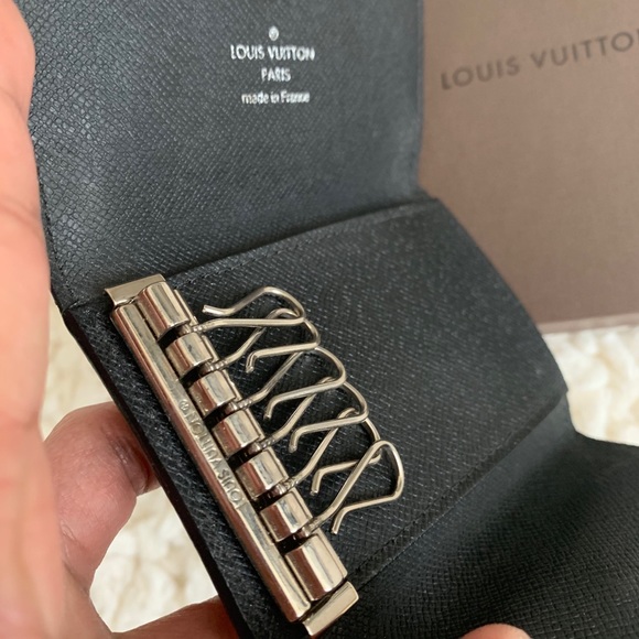 ❤️ Louis Vuitton 6 Key Holder Damier Graphite❤️ - Picture 2 of 8